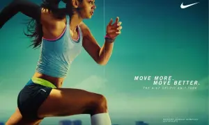 En löpare i Nike-kläder, inspirerad av en Nike reklam. Hon springer med kraft och fokus.