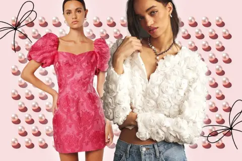 Två modeller i festliga kläder, en i rosa klänning, den andra i vit blommig jacka. En visuell representation av coquette meaning, med pärlor och rosetter.