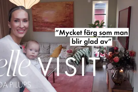 Ida Pilups med bebis i famnen, i ett hem med mycket färg.