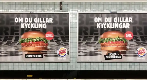 Burger King reklam med två kycklingburgare. En är kycklingbaserad, den andra växtbaserad.