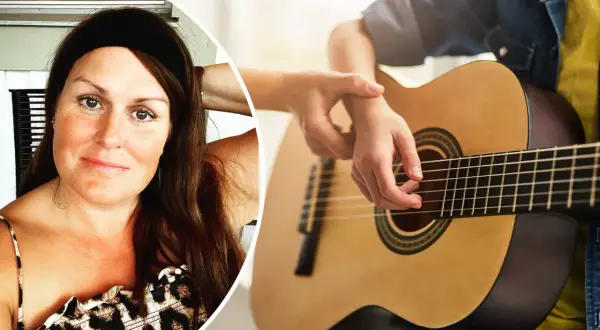 Kvinna med pannband och leopardmönstrad topp bredvid någon som spelar gitarr. Kanske en artikel i slitz tidning om musik och livsstil.