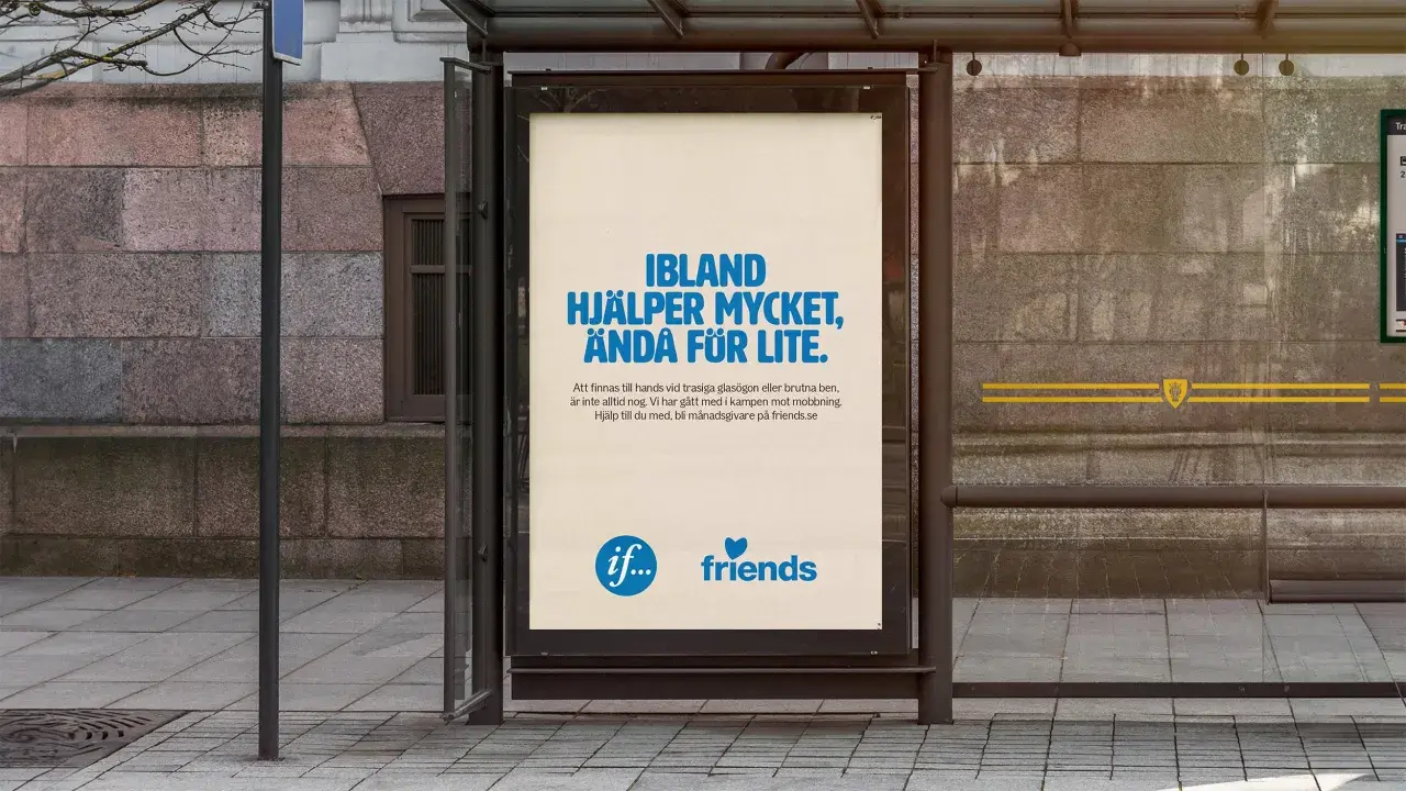 Reklam för IF och Friends. Texten "Ibland hjälper mycket, ändå för lite" och uppmaning att bli månadsgivare mot mobbning.