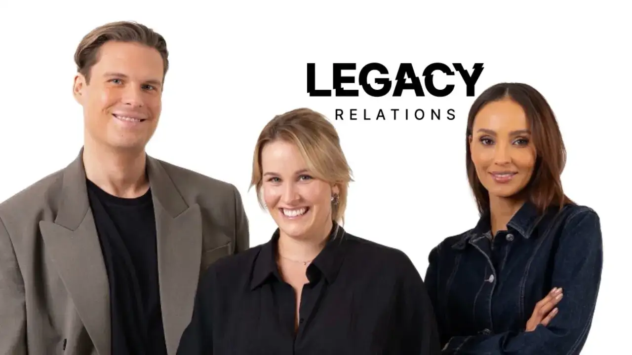Teamet på Legacy Relations, en PR-byrå, ler mot kameran.