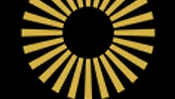 Ett gyllene hjul med strålar mot en svart bakgrund, som en sol eller en symbol för framgång.
