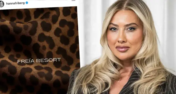 Hanna Friberg, influencer, visar upp ett leopardmönstrat tyg med texten "FREÍA RESORT".